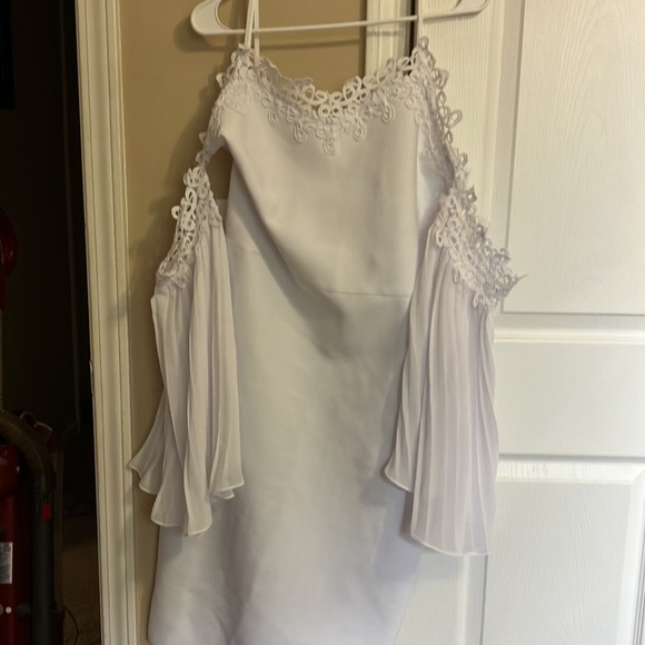 Beautiful white midi dress with lace sleeve by Venus size Large US - Picture 5 of 7